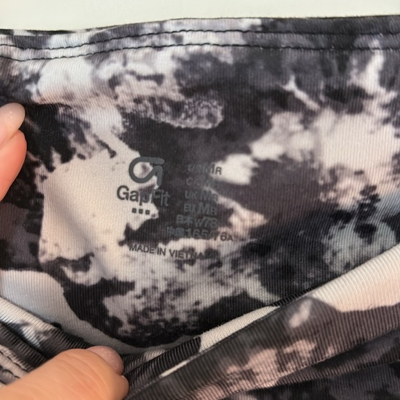 GapFit Biker Shorts - Picture 2 of 4